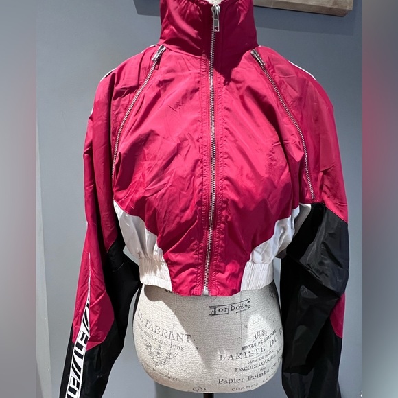 LF The Brand cropped jacket. Super lightweight size S - Picture 5 of 10